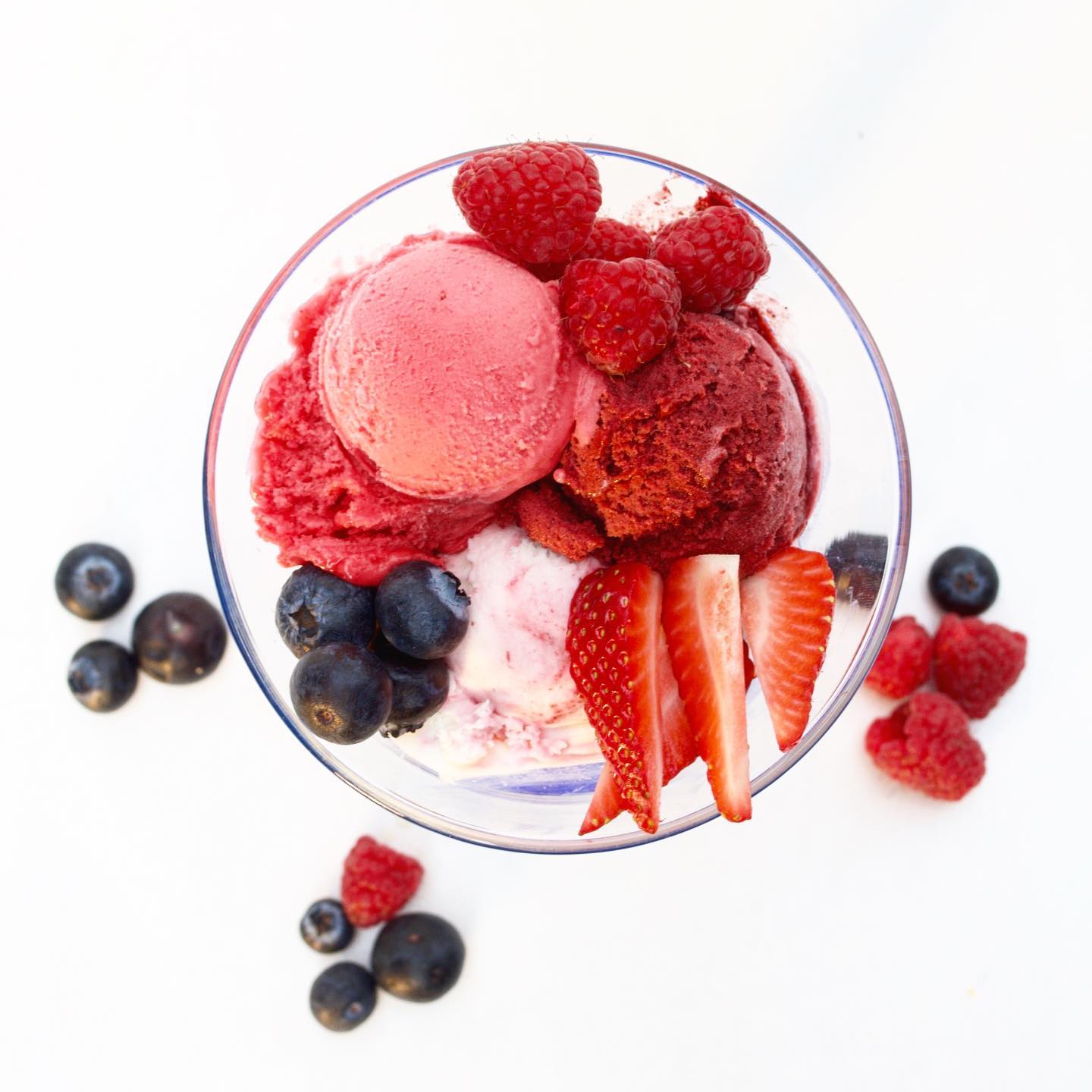 IJscoupe met vers fruit van Gelati e Panini
